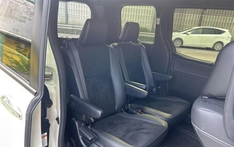 Toyota Voxy III, 2020 год, 1 750 000 рублей, 16 фотография