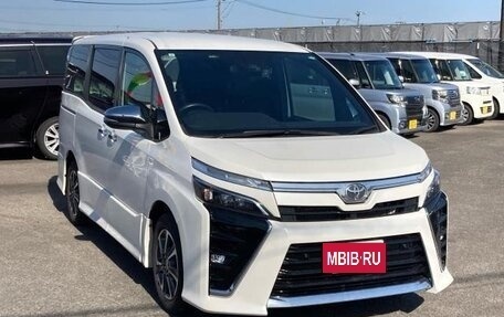 Toyota Voxy III, 2020 год, 1 750 000 рублей, 3 фотография