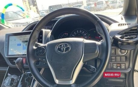 Toyota Voxy III, 2020 год, 1 750 000 рублей, 10 фотография