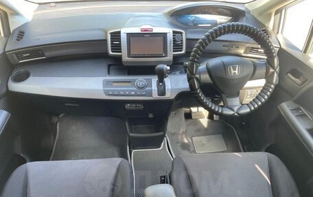 Honda Freed I, 2010 год, 880 000 рублей, 4 фотография