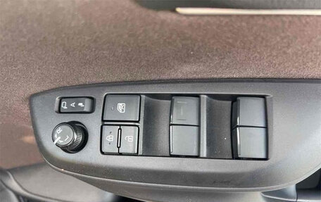 Toyota Yaris Cross, 2020 год, 1 700 000 рублей, 30 фотография