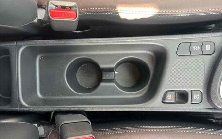 Toyota Yaris Cross, 2020 год, 1 700 000 рублей, 28 фотография