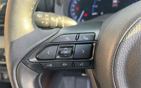 Toyota Yaris Cross, 2020 год, 1 700 000 рублей, 34 фотография