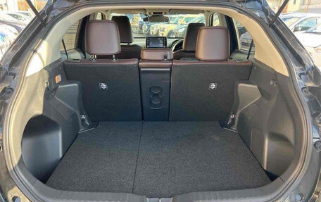 Toyota Yaris Cross, 2020 год, 1 700 000 рублей, 38 фотография