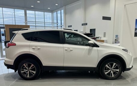 Toyota RAV4, 2017 год, 2 445 000 рублей, 3 фотография