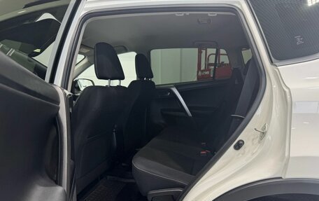 Toyota RAV4, 2017 год, 2 445 000 рублей, 12 фотография