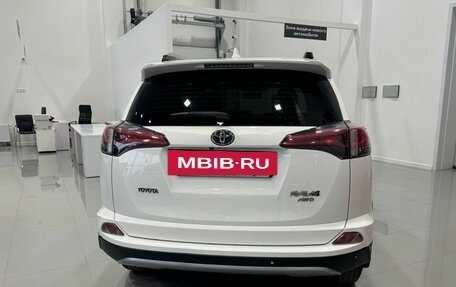 Toyota RAV4, 2017 год, 2 445 000 рублей, 4 фотография