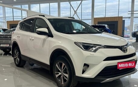Toyota RAV4, 2017 год, 2 445 000 рублей, 2 фотография