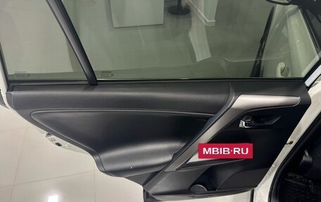 Toyota RAV4, 2017 год, 2 445 000 рублей, 11 фотография