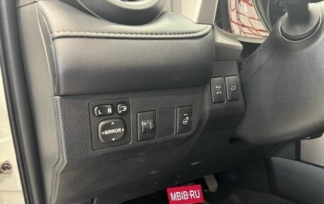 Toyota RAV4, 2017 год, 2 445 000 рублей, 10 фотография