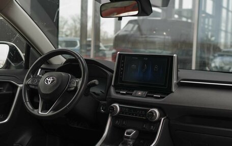 Toyota RAV4, 2020 год, 3 255 000 рублей, 10 фотография