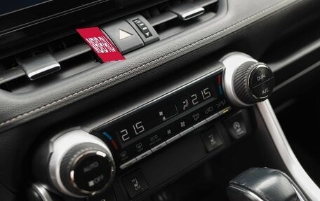 Toyota RAV4, 2020 год, 3 255 000 рублей, 15 фотография