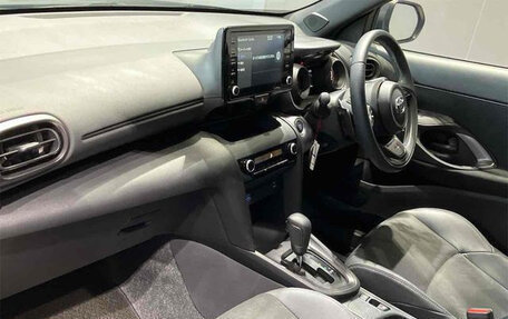 Toyota Yaris Cross, 2023 год, 1 550 000 рублей, 21 фотография