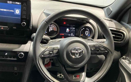 Toyota Yaris Cross, 2023 год, 1 550 000 рублей, 23 фотография