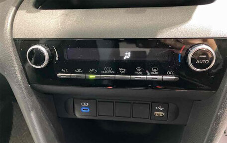 Toyota Yaris Cross, 2023 год, 1 550 000 рублей, 39 фотография