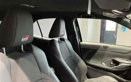 Toyota Yaris Cross, 2023 год, 1 550 000 рублей, 29 фотография