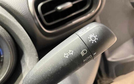 Toyota Yaris Cross, 2023 год, 1 550 000 рублей, 33 фотография