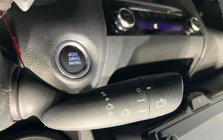 Toyota Yaris Cross, 2023 год, 1 550 000 рублей, 32 фотография