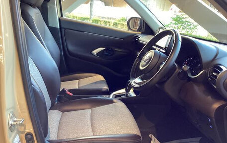 Toyota Yaris Cross, 2021 год, 1 700 000 рублей, 21 фотография