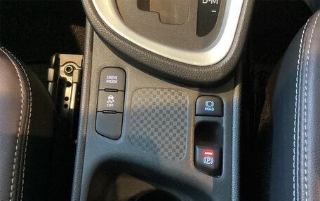 Toyota Yaris Cross, 2021 год, 1 700 000 рублей, 24 фотография