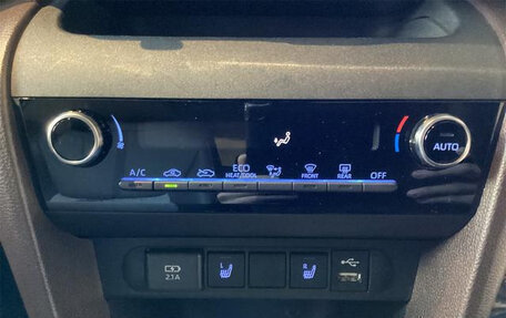 Toyota Yaris Cross, 2021 год, 1 700 000 рублей, 28 фотография