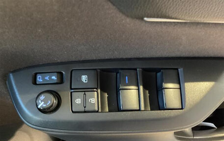 Toyota Yaris Cross, 2021 год, 1 700 000 рублей, 36 фотография