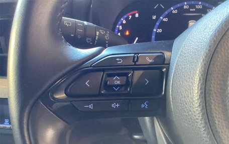 Toyota Yaris Cross, 2021 год, 1 700 000 рублей, 34 фотография