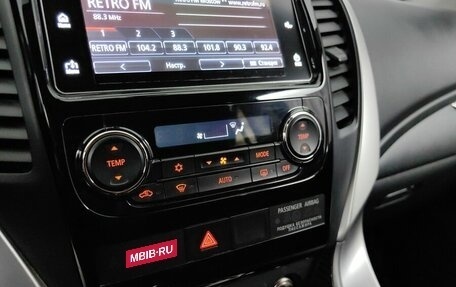 Mitsubishi Pajero Sport III рестайлинг, 2017 год, 2 570 000 рублей, 15 фотография