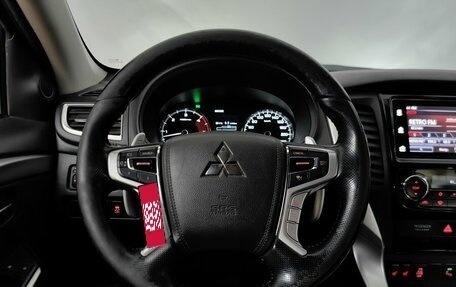 Mitsubishi Pajero Sport III рестайлинг, 2017 год, 2 570 000 рублей, 11 фотография
