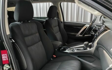 Mitsubishi Pajero Sport III рестайлинг, 2017 год, 2 570 000 рублей, 7 фотография