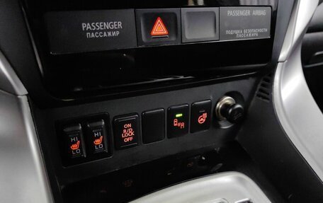 Mitsubishi Pajero Sport III рестайлинг, 2017 год, 2 570 000 рублей, 16 фотография