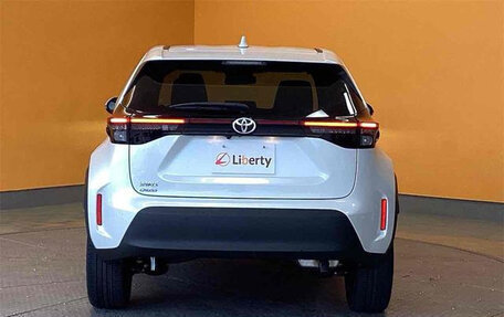 Toyota Yaris Cross, 2024 год, 2 100 000 рублей, 4 фотография