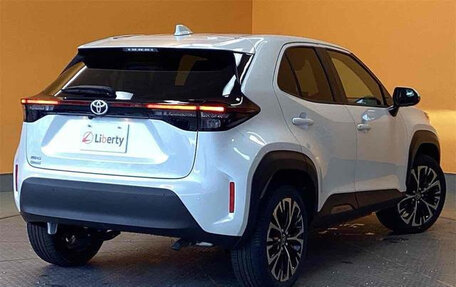 Toyota Yaris Cross, 2024 год, 2 100 000 рублей, 5 фотография