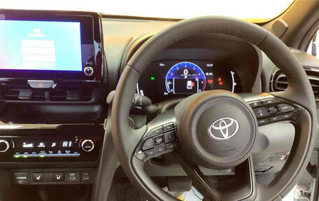 Toyota Yaris Cross, 2024 год, 2 100 000 рублей, 13 фотография