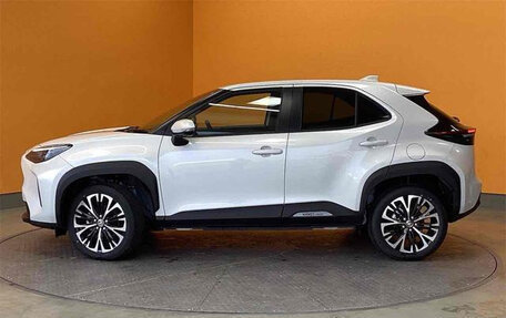 Toyota Yaris Cross, 2024 год, 2 100 000 рублей, 3 фотография