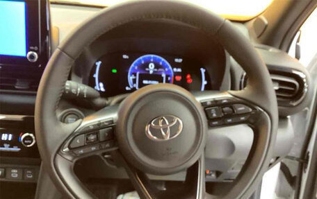 Toyota Yaris Cross, 2024 год, 2 100 000 рублей, 12 фотография