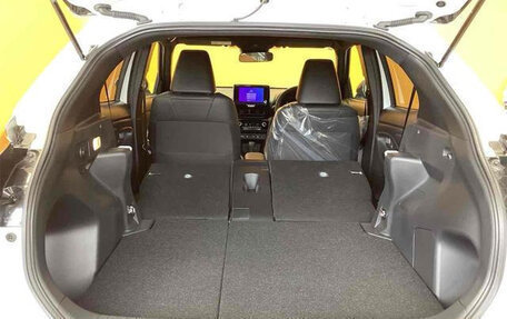 Toyota Yaris Cross, 2024 год, 2 100 000 рублей, 21 фотография