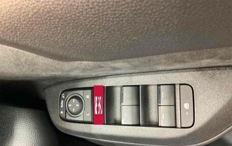 Toyota Yaris Cross, 2024 год, 2 100 000 рублей, 23 фотография