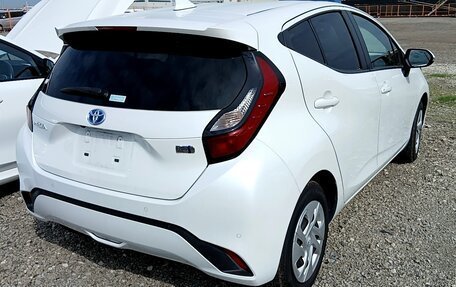 Toyota Aqua, 2021 год, 1 350 000 рублей, 3 фотография