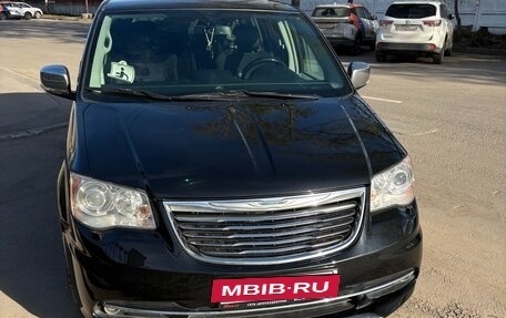 Chrysler Voyager IV, 2013 год, 1 800 000 рублей, 3 фотография