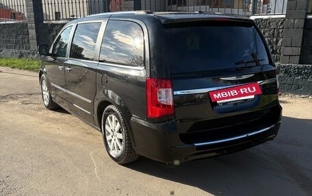 Chrysler Voyager IV, 2013 год, 1 800 000 рублей, 4 фотография