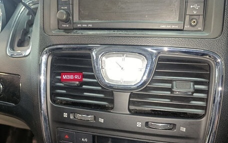 Chrysler Voyager IV, 2013 год, 1 800 000 рублей, 20 фотография