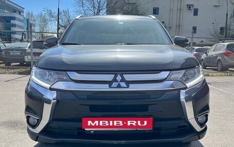 Mitsubishi Outlander III рестайлинг 3, 2015 год, 1 600 000 рублей, 4 фотография