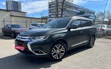 Mitsubishi Outlander III рестайлинг 3, 2015 год, 1 600 000 рублей, 6 фотография