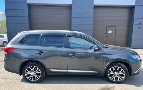 Mitsubishi Outlander III рестайлинг 3, 2015 год, 1 600 000 рублей, 8 фотография