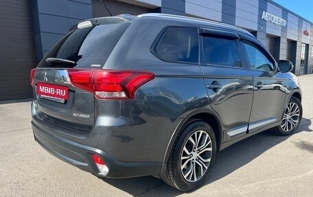 Mitsubishi Outlander III рестайлинг 3, 2015 год, 1 600 000 рублей, 10 фотография