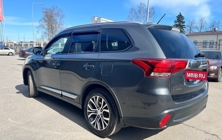 Mitsubishi Outlander III рестайлинг 3, 2015 год, 1 600 000 рублей, 11 фотография