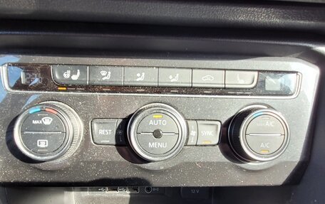 Volkswagen Tiguan II, 2018 год, 3 000 000 рублей, 16 фотография