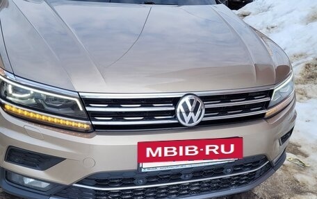 Volkswagen Tiguan II, 2018 год, 3 000 000 рублей, 2 фотография