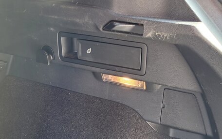 Volkswagen Tiguan II, 2018 год, 3 000 000 рублей, 24 фотография